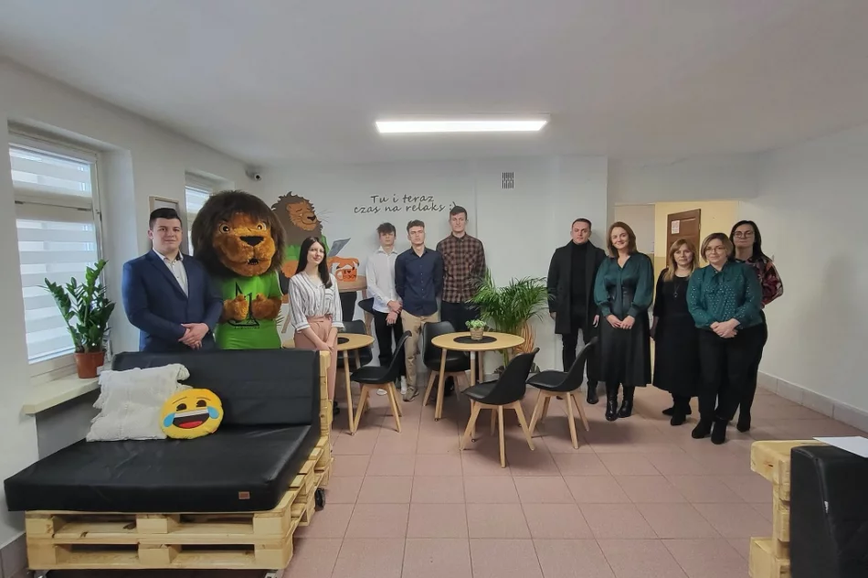 W szkole otwarto strefę relaksu - zdjęcie 11