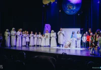 Nauczyciele, rodzice i uczniowie na jednej scenie - zdjęcie główne