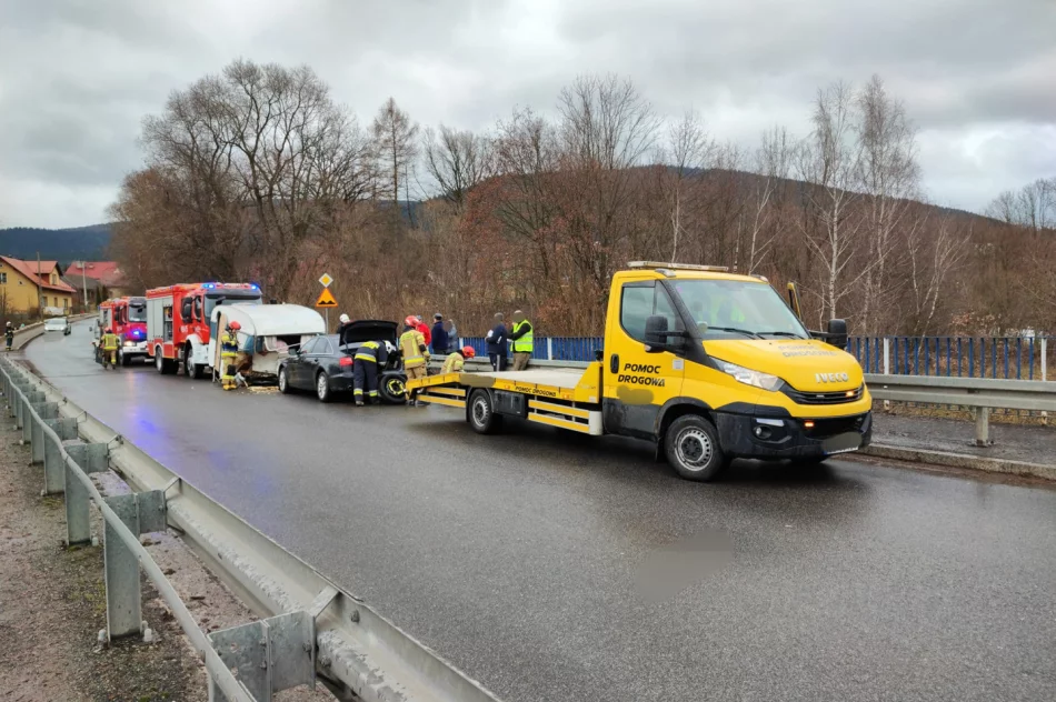 Źle zamocował przyczepę, rozbiła się o inne auto - zdjęcie 7