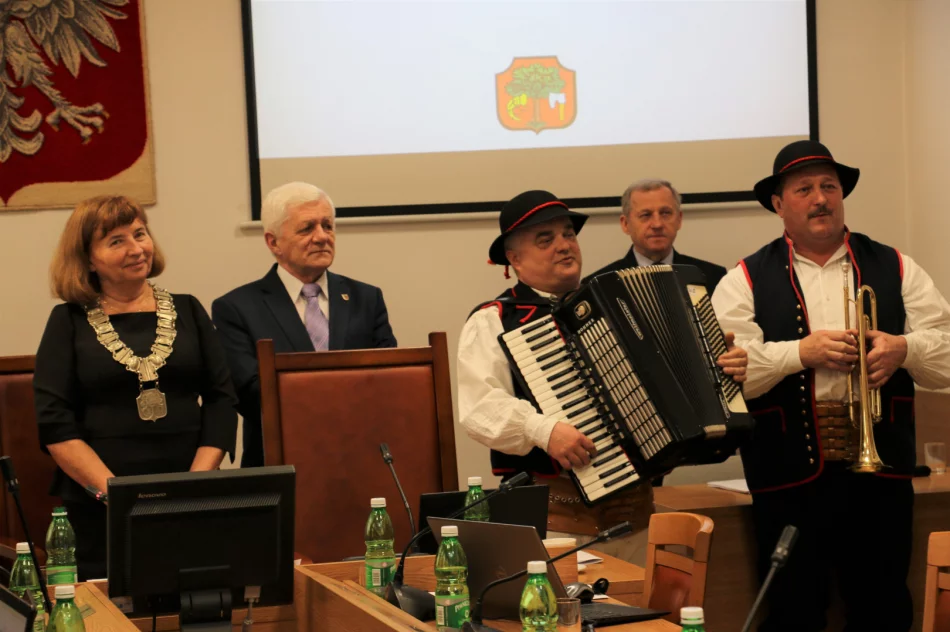 Kolędnicy z Zespołu „Limanowianie” na sesji Rady Miasta - zdjęcie 8