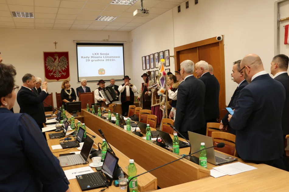 Kolędnicy z Zespołu „Limanowianie” na sesji Rady Miasta - zdjęcie 9