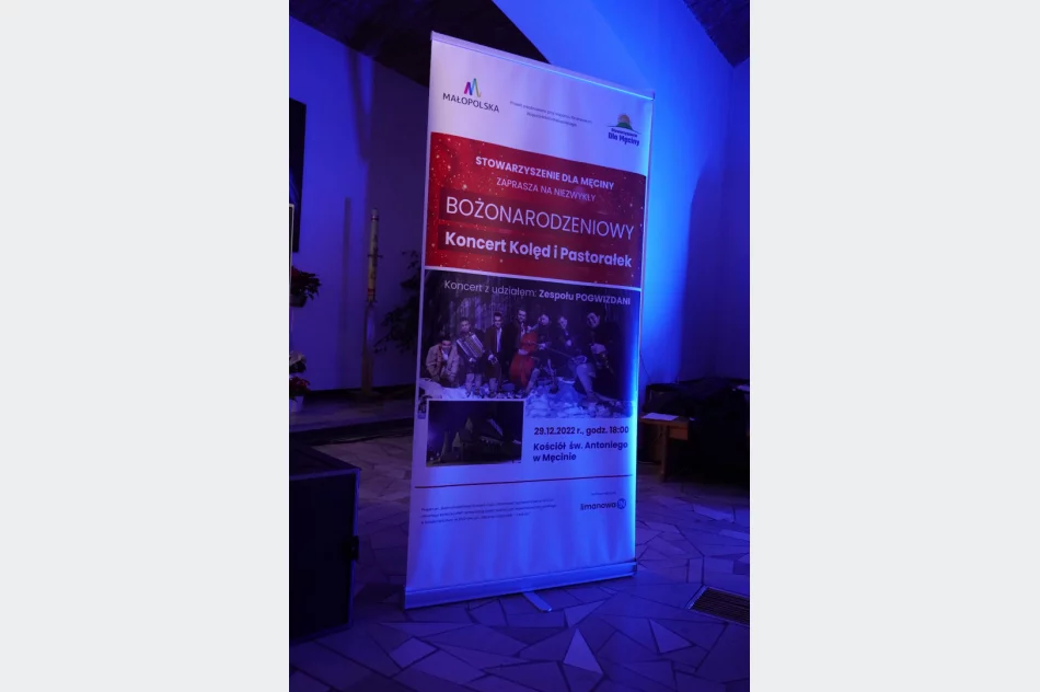 W Męcinie kolędowali razem z Zespołem Pogwizdani! - zdjęcie 3