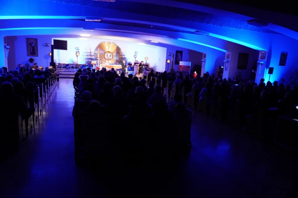 W Męcinie kolędowali razem z Zespołem Pogwizdani! - zdjęcie 8