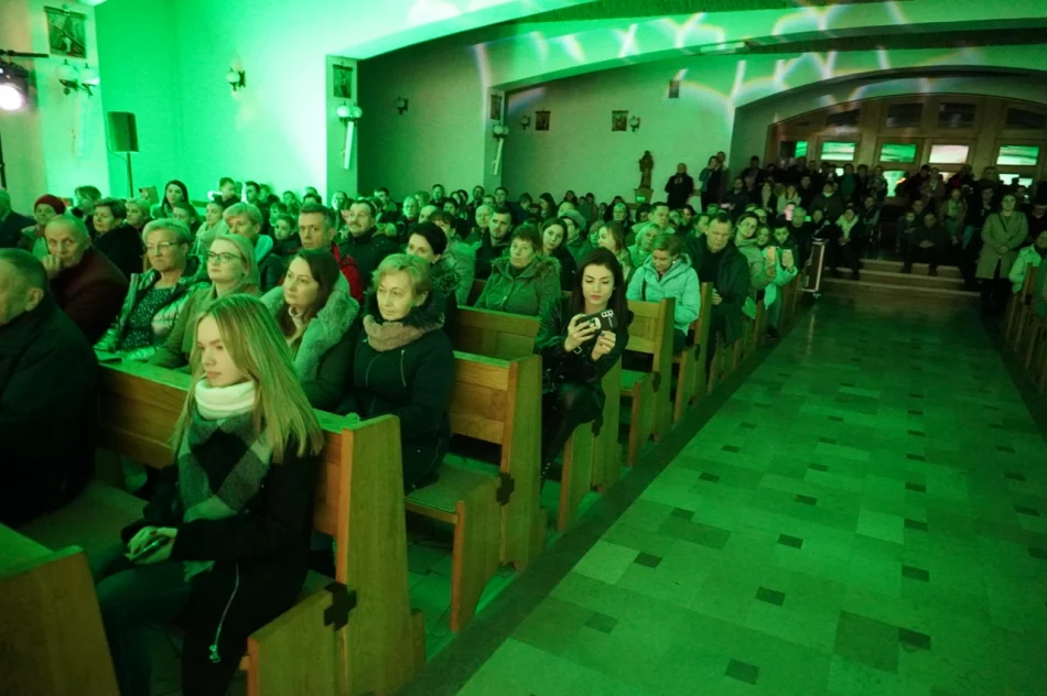 W Męcinie kolędowali razem z Zespołem Pogwizdani! - zdjęcie 9