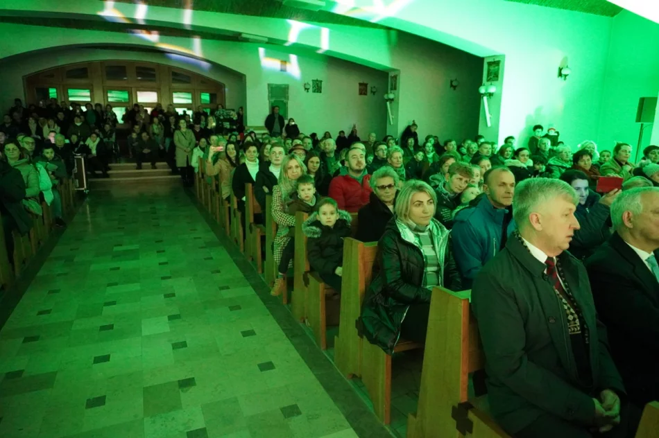 W Męcinie kolędowali razem z Zespołem Pogwizdani! - zdjęcie 10