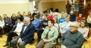 Spotkanie przy szopce z kolędą w bibliotece w Nowym Rybiu - zdjęcie 3