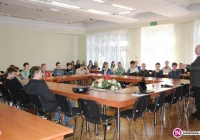 Lekcja obywatelska uczniów z ZS Pisarzowa w Urzędzie Gminy Limanowa - zdjęcie główne