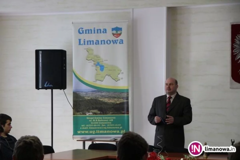 Lekcja obywatelska uczniów z ZS Pisarzowa w Urzędzie Gminy Limanowa - zdjęcie 2