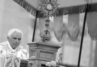 Zmarł Papież Benedykt XVI - zdjęcie główne