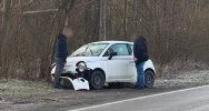 Samochód wjechał do rowu, kierująca zabrana do szpitala - zdjęcie 4