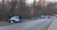 Samochód wjechał do rowu, kierująca zabrana do szpitala - zdjęcie 5
