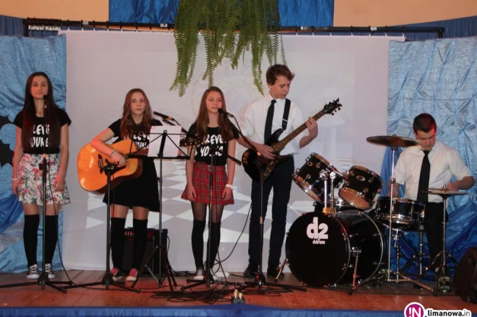 XI Przegląd Dorobku Artystycznego Uczniów ZS nr 2 w Starej Wsi - zdjęcie 2