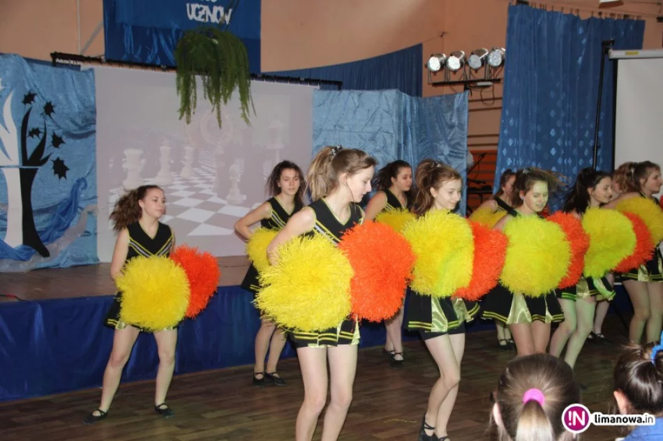 XI Przegląd Dorobku Artystycznego Uczniów ZS nr 2 w Starej Wsi - zdjęcie 4