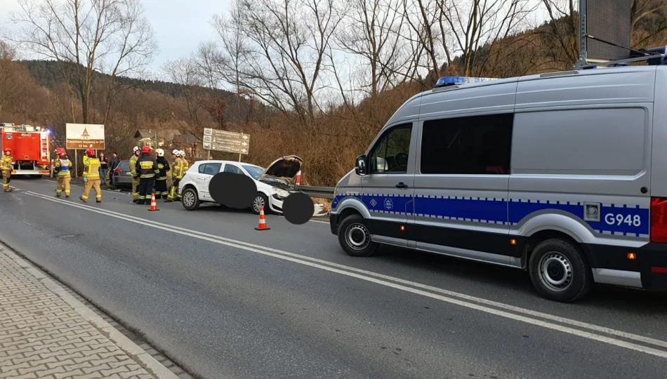 Zderzenie dwóch pojazdów, jedna osoba trafiła do szpitala - zdjęcie 1