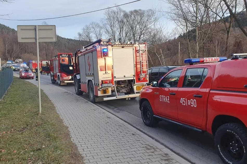 Zderzenie dwóch pojazdów, jedna osoba trafiła do szpitala - zdjęcie 3