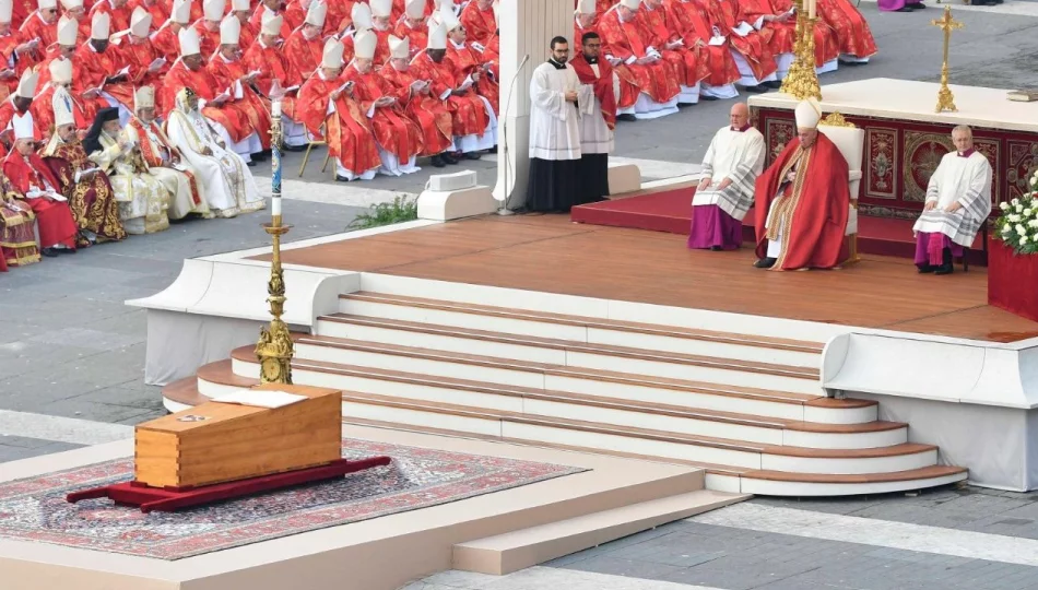 Homilia Franciszka na Mszy św. pogrzebowej papieża seniora Benedykta XVI - zdjęcie 1