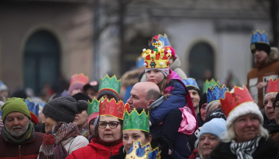 Kraków: królewskie orszaki z trzech stron miasta przeszły ulicami na Rynek Główny - zdjęcie 1