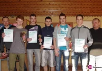 Młodzicy i juniorzy w starciu „O lodową piłeczkę” - zdjęcie główne