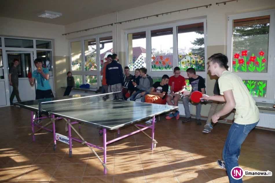 Młodzicy i juniorzy w starciu „O lodową piłeczkę” - zdjęcie 2