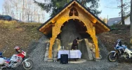 Przy nowej kapliczce modlono się za zmarłego 19-latka - zdjęcie 2