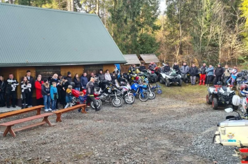 Przy nowej kapliczce modlono się za zmarłego 19-latka - zdjęcie 4