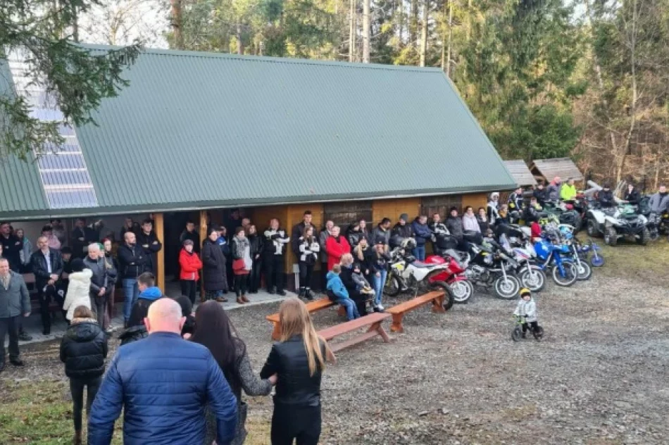 Przy nowej kapliczce modlono się za zmarłego 19-latka - zdjęcie 6