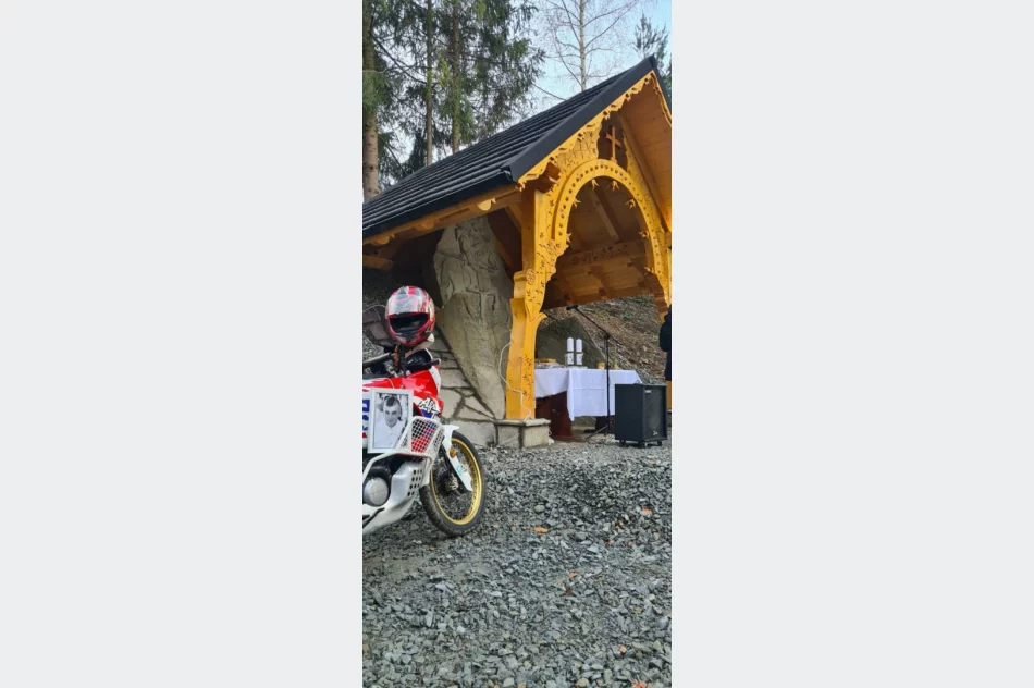 Przy nowej kapliczce modlono się za zmarłego 19-latka - zdjęcie 11