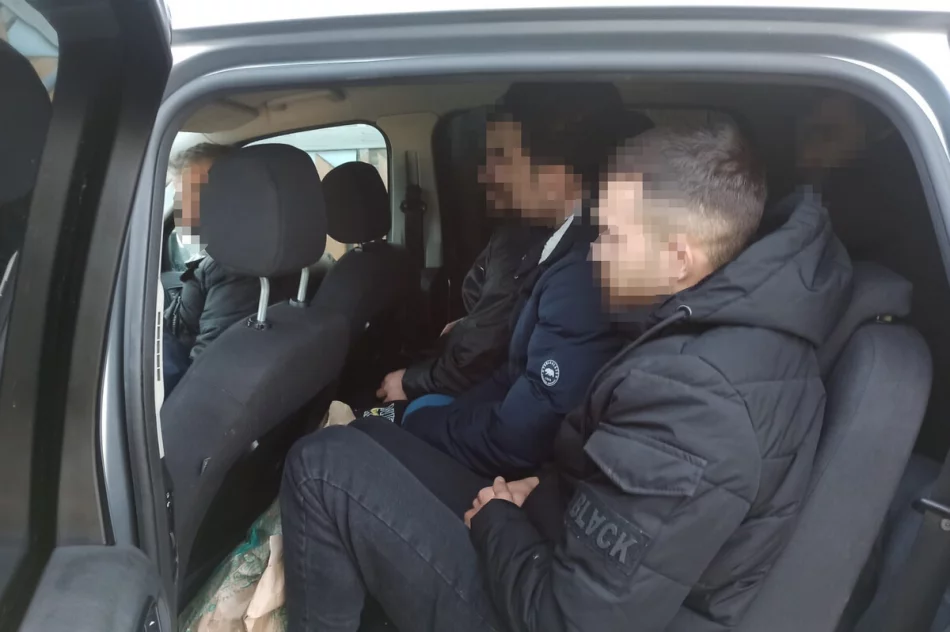 Małopolska: Ukrainiec przewoził osobówką 12 Turków - zdjęcie 4