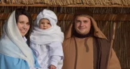 Barwny orszak na ulicach miejscowości - zdjęcie 2