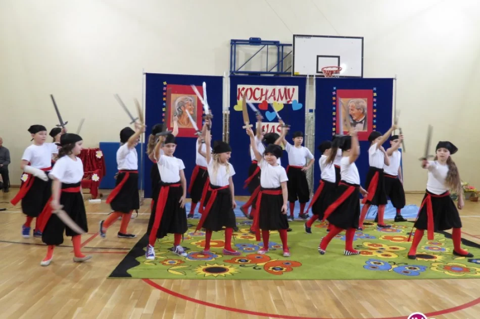 Radosne obchody Dnia Babci i Dziadka w Zespole Szkół Nr 1 w Starej Wsi - zdjęcie 3