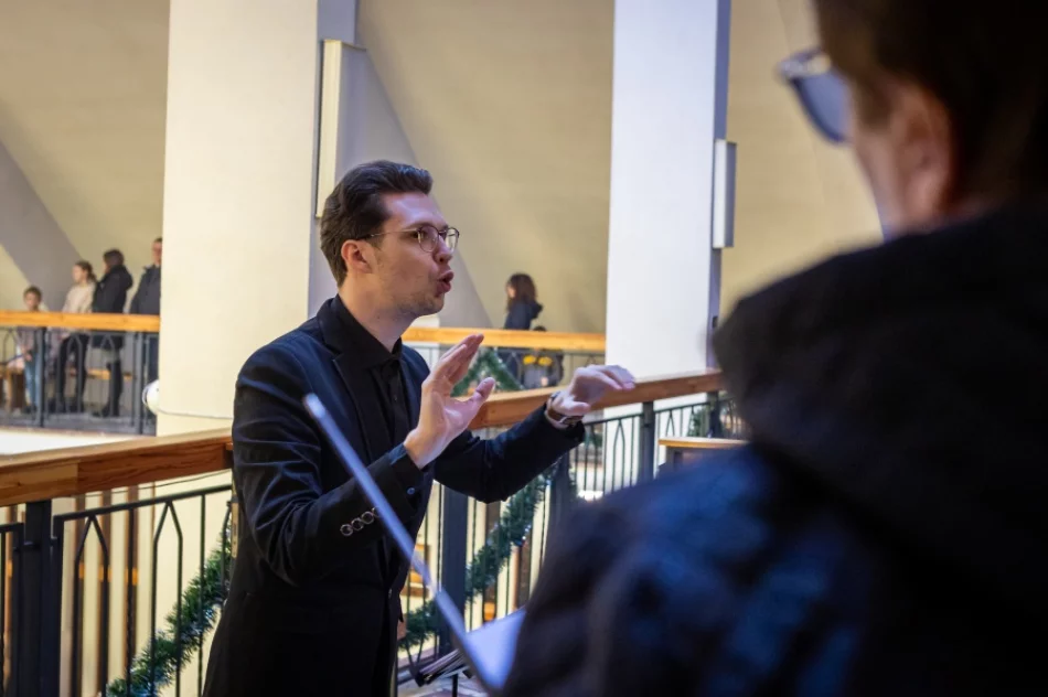 Chór z kolędą w kościele - zdjęcie 5