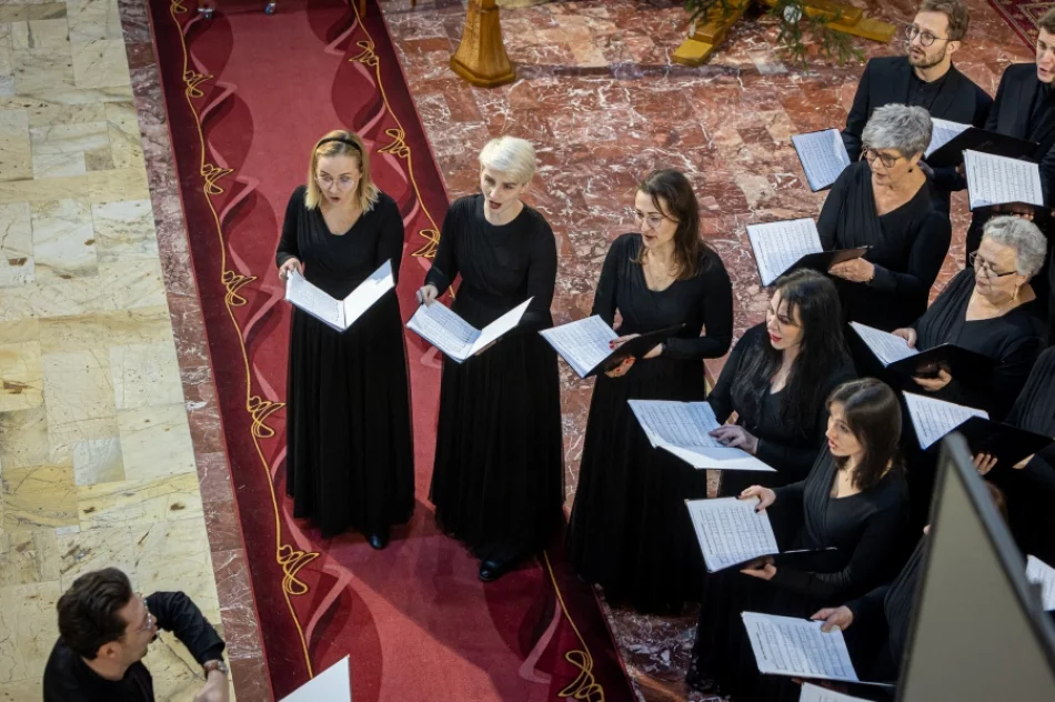 Chór z kolędą w kościele - zdjęcie 17