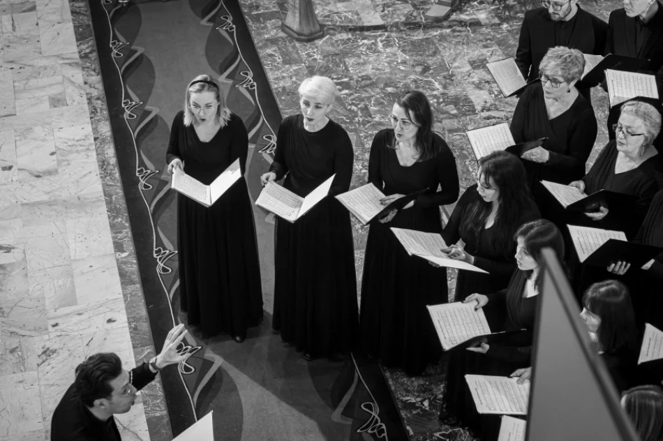 Chór z kolędą w kościele - zdjęcie 20