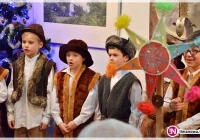 Między czytaniem, słuchaniem a śpiewaniem… - zdjęcie główne