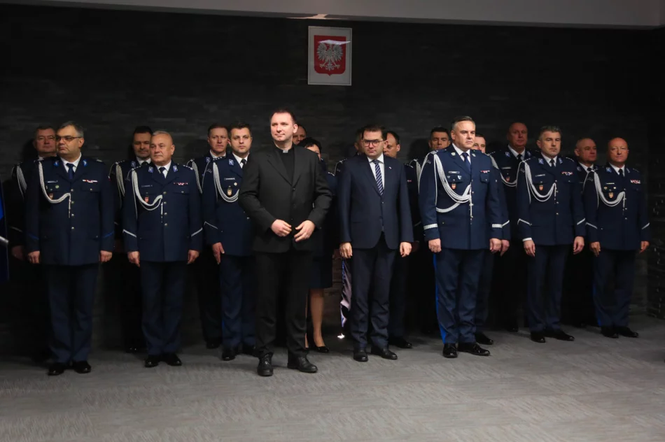 Policyjne ślubowanie. Nowy funkcjonariusz dla komendy - zdjęcie 2