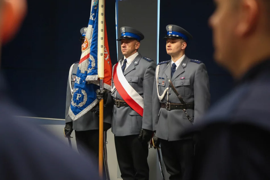 Policyjne ślubowanie. Nowy funkcjonariusz dla komendy - zdjęcie 3