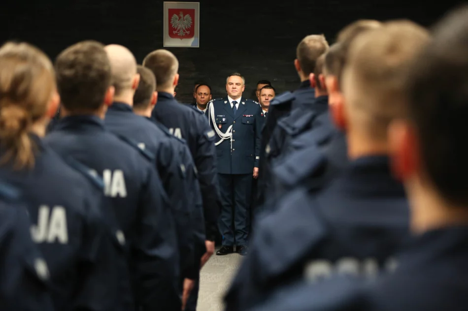 Policyjne ślubowanie. Nowy funkcjonariusz dla komendy - zdjęcie 4