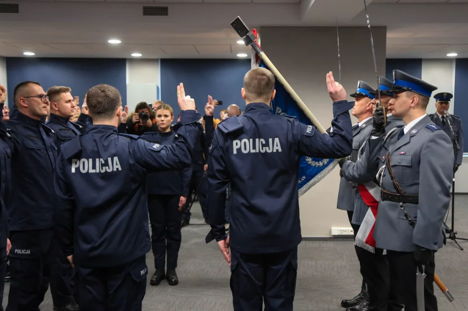 Policyjne ślubowanie. Nowy funkcjonariusz dla komendy - zdjęcie 5