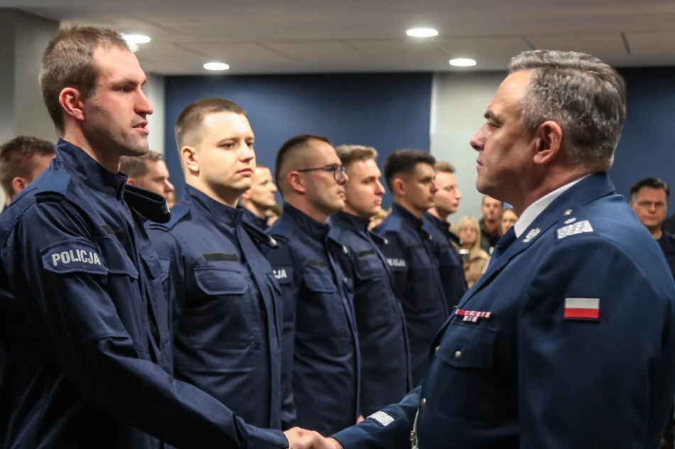Policyjne ślubowanie. Nowy funkcjonariusz dla komendy - zdjęcie 6