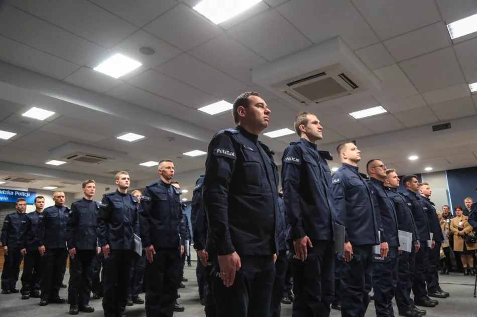 Policyjne ślubowanie. Nowy funkcjonariusz dla komendy - zdjęcie 8