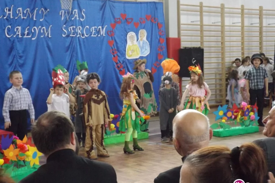 Obchody Dnia Babci i Dziadka w Zespole Szkół w Pasierbcu - zdjęcie 2