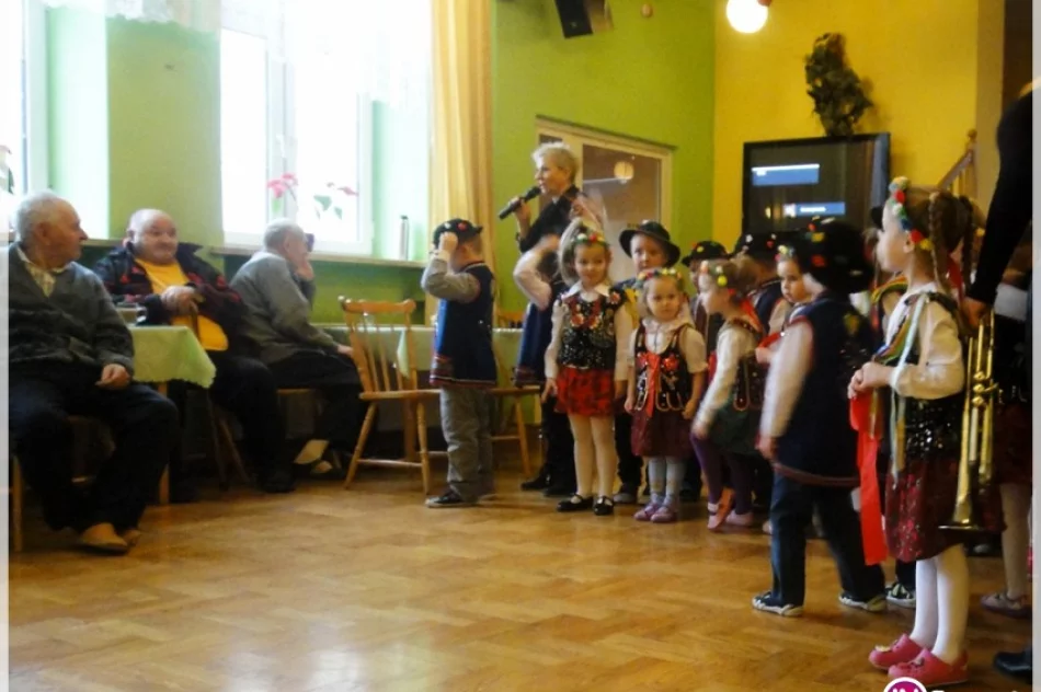 Przedszkolaki świętowały Dzień Babci i Dziadka - zdjęcie 3