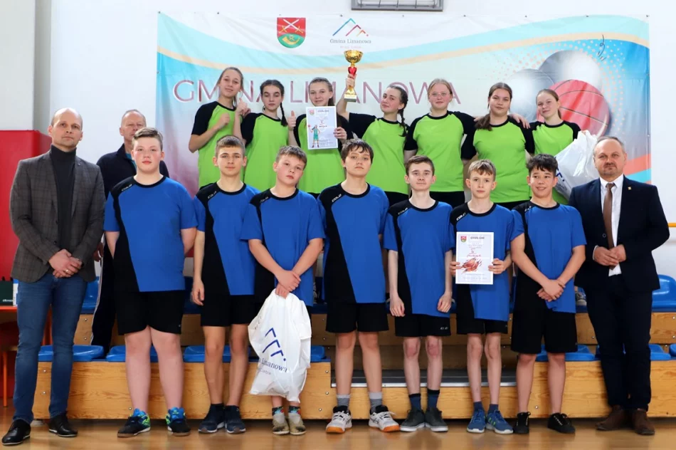 Młodzież z Rupniowa i Pasiebca mistrzami gminy Limanowa w koszykówce - zdjęcie 3