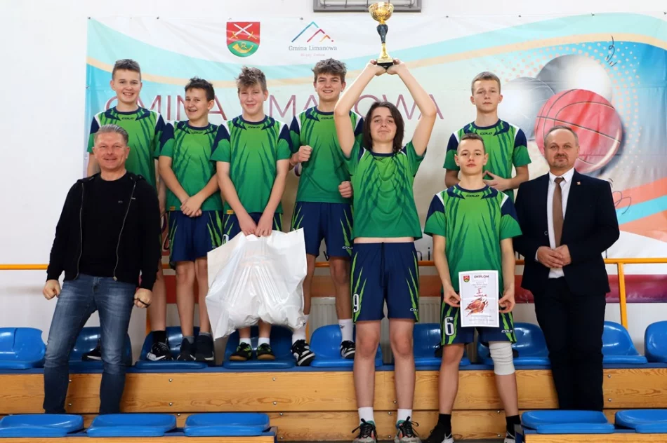 Młodzież z Rupniowa i Pasiebca mistrzami gminy Limanowa w koszykówce - zdjęcie 4