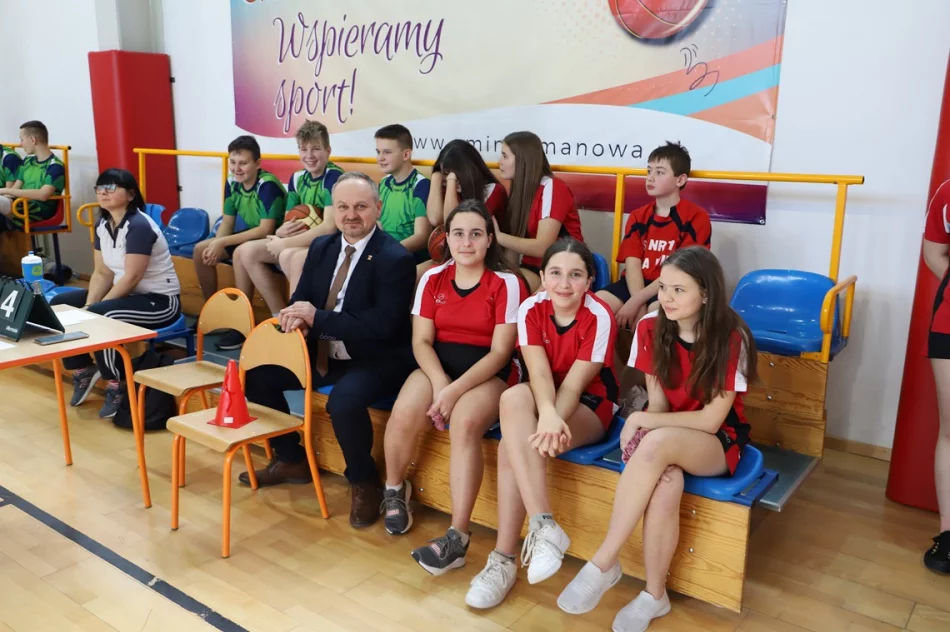 Młodzież z Rupniowa i Pasiebca mistrzami gminy Limanowa w koszykówce - zdjęcie 7
