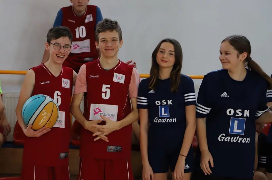 Młodzież z Rupniowa i Pasiebca mistrzami gminy Limanowa w koszykówce - zdjęcie 11