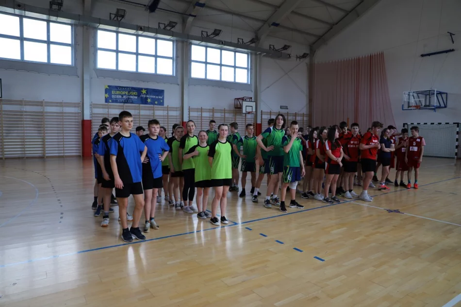 Młodzież z Rupniowa i Pasiebca mistrzami gminy Limanowa w koszykówce - zdjęcie 13