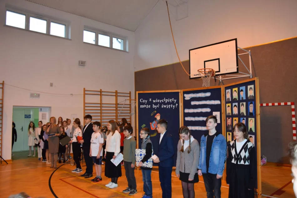 „Święto Patrona” w Szkole Podstawowej ks. Józefa Górszczyka w Pisarzowej - zdjęcie 12