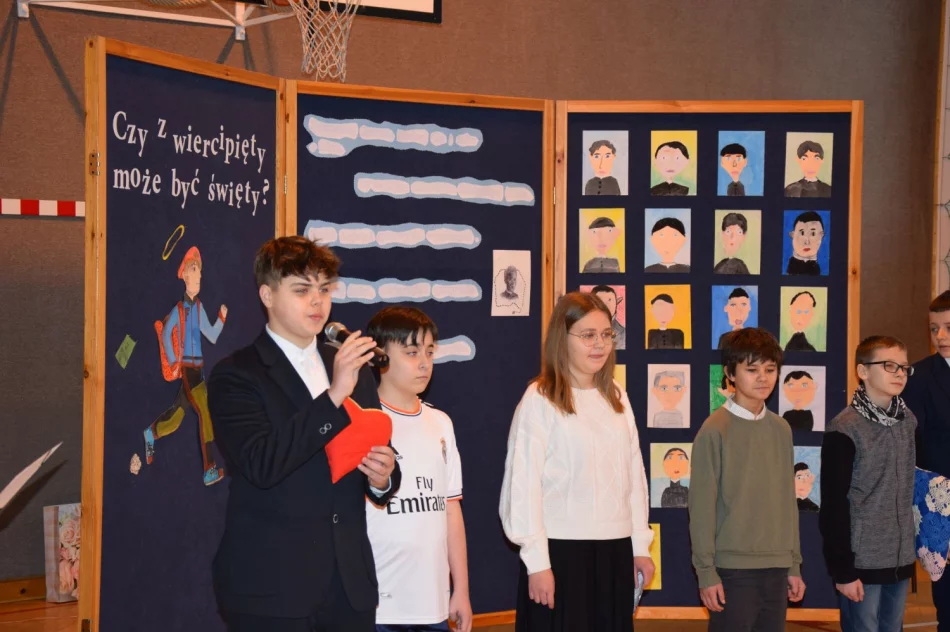 „Święto Patrona” w Szkole Podstawowej ks. Józefa Górszczyka w Pisarzowej - zdjęcie 14