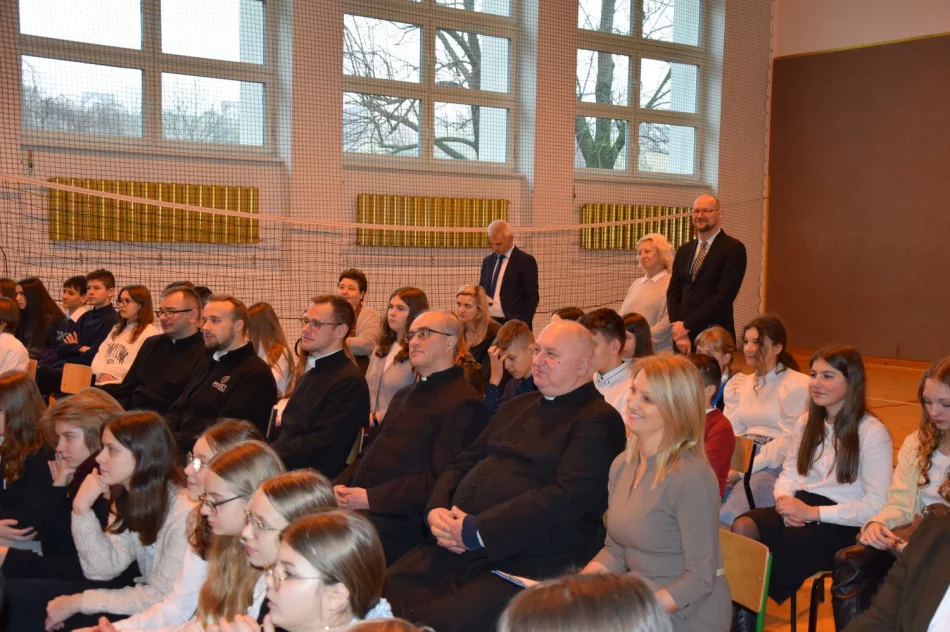 „Święto Patrona” w Szkole Podstawowej ks. Józefa Górszczyka w Pisarzowej - zdjęcie 16